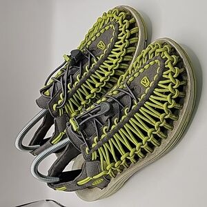 Keen Women’s Uneek  Sz9 Sneaker Sandal